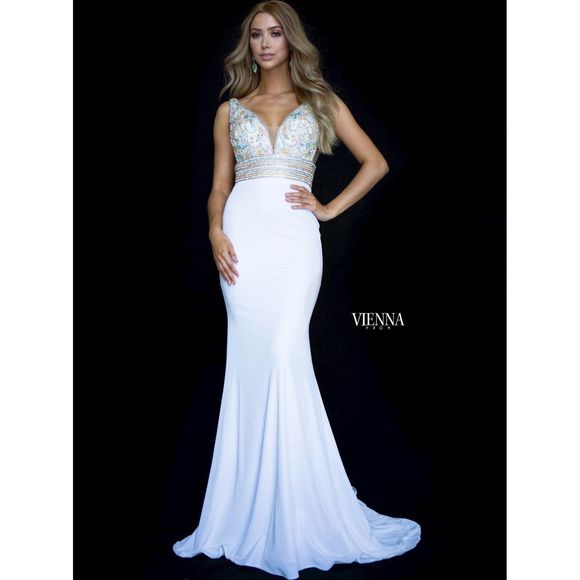 White Vienna Size 18 Straight dress - Picture 1 of 2